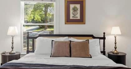 New listing! The Terra Cotta Bungalow with Firepit!