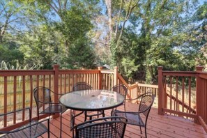 Outdoor dining - New listing! The Terra Cotta Bungalow with Firepit! (Athens)