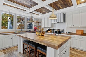 冰箱、微波炉、烤箱、炉灶