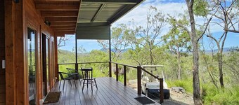 Off-grid bliss: Cozy retreat immersed in Australian Bush Mountain stunning views
