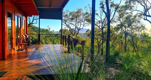 Off-grid bliss: Cozy retreat immersed in Australian Bush Mountain stunning views