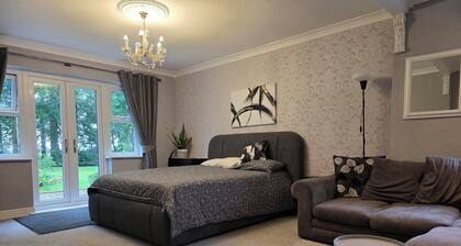 Park Cottage Bed & Breakfast near Burtonwood
