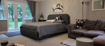 Park Cottage Bed & Breakfast near Burtonwood
