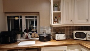 冰箱、微波炉、烤箱、洗碗机