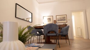 Dining - Charming apartment in the Heart of Catania, steps from Roman Amphitheater (Catania)