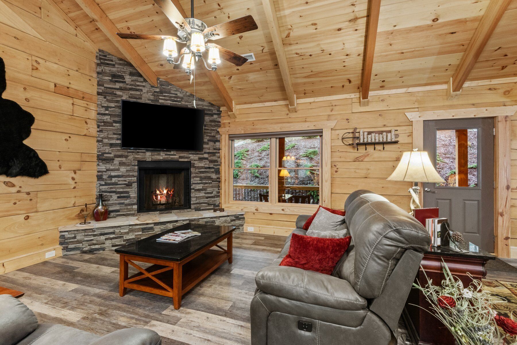 智能电视、壁炉、电子游戏、桌上足球