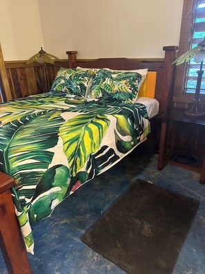 Tabla de planchar con plancha, wifi y ropa de cama 