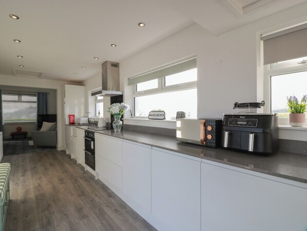 Private kitchen - MARCHDYKE FARM COTTAGE, with open fire in Annan (Lockerbie)