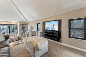 Smart TV, caminetto