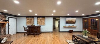 Cozy Lakefront Farmhouse Retreat