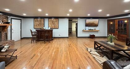 Cozy Lakefront Farmhouse Retreat