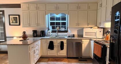 Cozy Lakefront Farmhouse Retreat