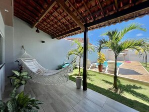Terrace/patio - Casa Lenger sleeps up to 10 people, a quiet place, great for lodging. (Aracaju)