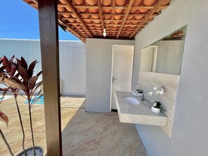 Terrace/patio - Casa Lenger sleeps up to 10 people, a quiet place, great for lodging. (Aracaju)