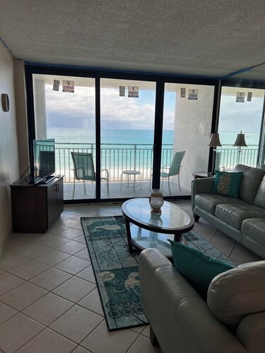 Beautifully Remodeled 5th Floor Oceanfront access 2/2 condo on Hutchinson Island