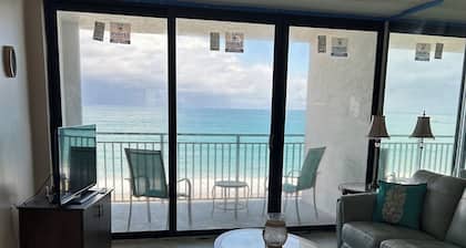 Beautifully Remodeled 5th Floor Oceanfront access 2/2 condo on Hutchinson Island