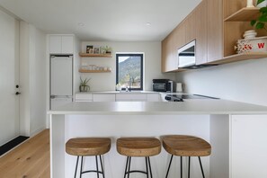 Køleskab, ovn, kogeplade, opvaskemaskine