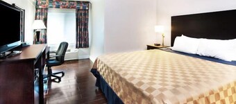 Travelodge by Wyndham Sunset-Huntington Beach Ocean Front