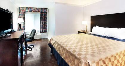 Travelodge by Wyndham Sunset-Huntington Beach Ocean Front