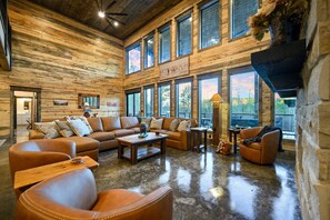 Smart TV, fireplace, video games - Wild & Free | Luxury 7BR Cabin w/ Heated Pool, Pickleball Court, Game Loft & Multiple King Suites (Broken Bow)