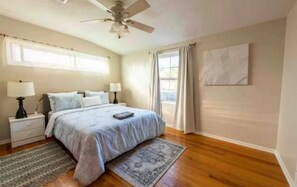 Room - Spacious 4-bedroom house in adorable Fullerton with AC and gym (Fullerton)