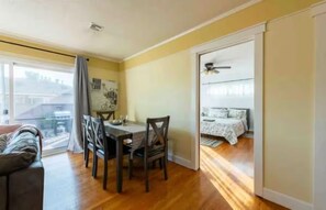 Dining - Spacious 4-bedroom house in adorable Fullerton with AC and gym (Fullerton)