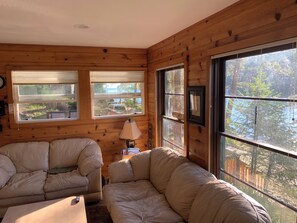 Living area - Great Location in Quiet Bay on West Shore (Polson)