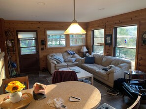 Living area - Great Location in Quiet Bay on West Shore (Polson)