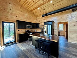 Fridge, microwave, oven, stovetop - Top Shelf | Epic Views • Hot Tub • Modern RRG Stay (Pine Ridge)