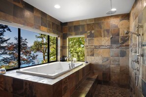 Hair dryer, towels, soap, shampoo - Luxury Waterfront Estate with Private Beach (Poulsbo)