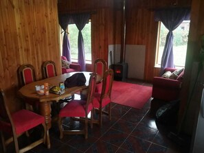 Dining - Cozy cabin minutes from downtown Pucón (Pucon)