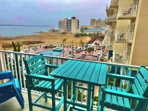 Outdoor dining - Makai 213 (Ocean City)