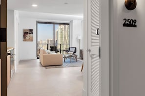 Interior - Stylish 1BR on 25th Floor • Skyline Views, Pool, Gym & Prime Downtown Stay (Miami)