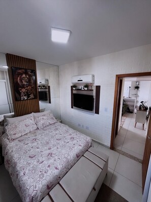 1 bedroom, iron/ironing board, free WiFi - Modern apartment in Praia Grande, 500m from the beach, with air conditioning, garage, and Wi-Fi. (Praia Grande)