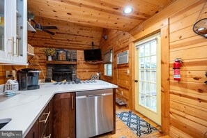 Micro-ondes, four, plaque de cuisson, lave-vaisselle