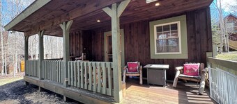 Dizzy's Den--A Log Cabin in the Woods near the lake --formerly the "Love Shack"