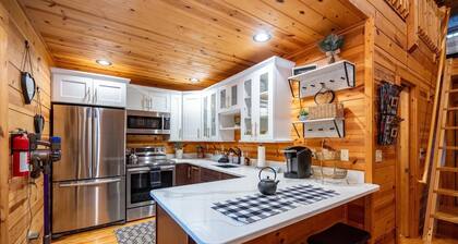 Dizzy's Den--A Log Cabin in the Woods near the lake --formerly the "Love Shack"