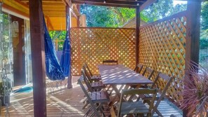 Classic House, 4 Bedrooms, Pets Allowed, Garden View | Living area - Casa do Bronqx - Ilha do Mel (Paranaguá)