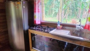 Nhà phong cách cổ điển, 4 phòng ngủ, được phép mang theo vật nuôi, quang cảnh vườn | Bếp riêng