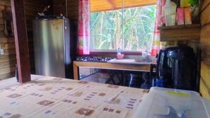 Classic House, 4 Bedrooms, Pets Allowed, Garden View | Private kitchen - Casa do Bronqx - Ilha do Mel (Paranaguá)