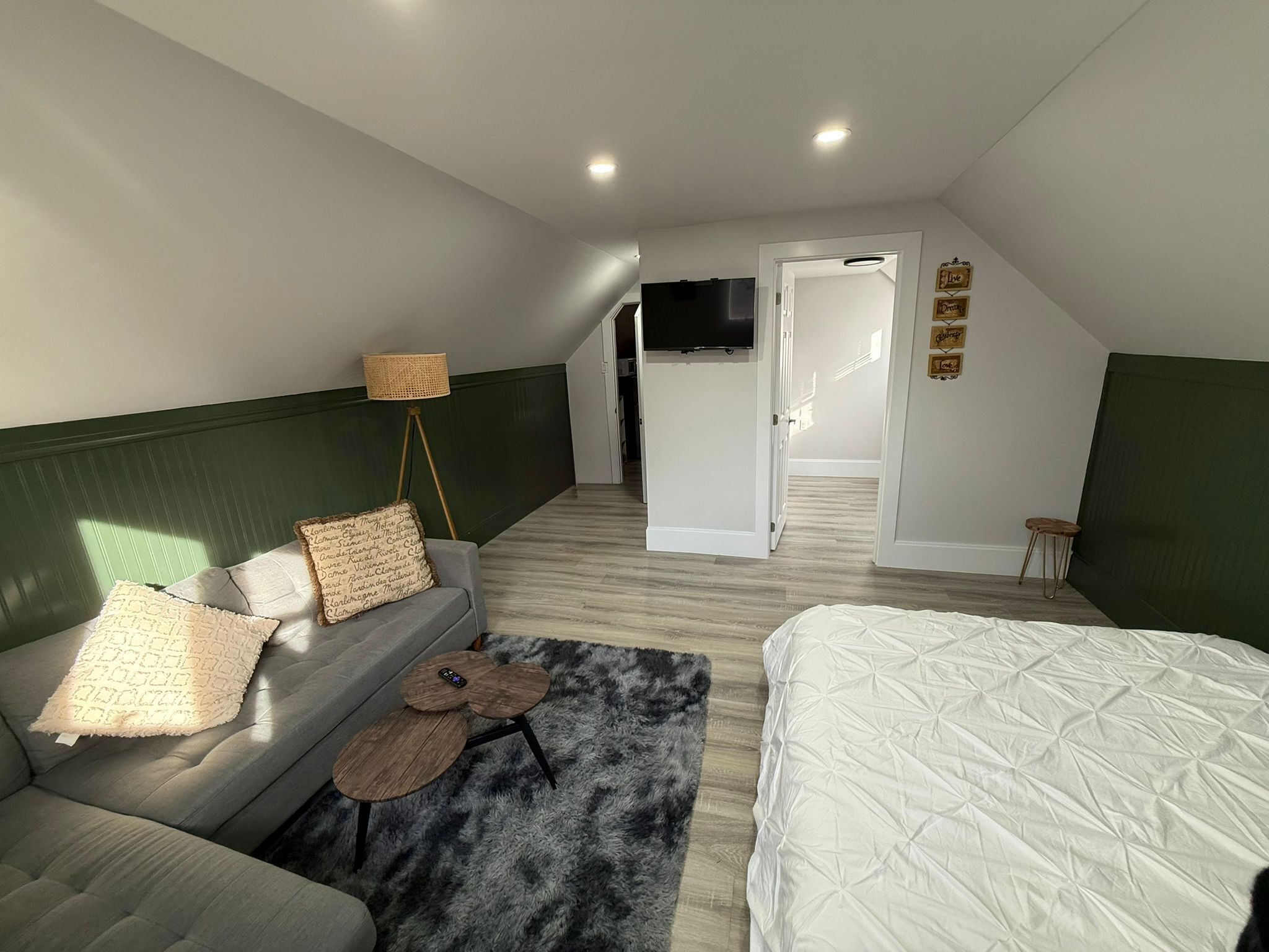 In-room safe, free WiFi, bed sheets