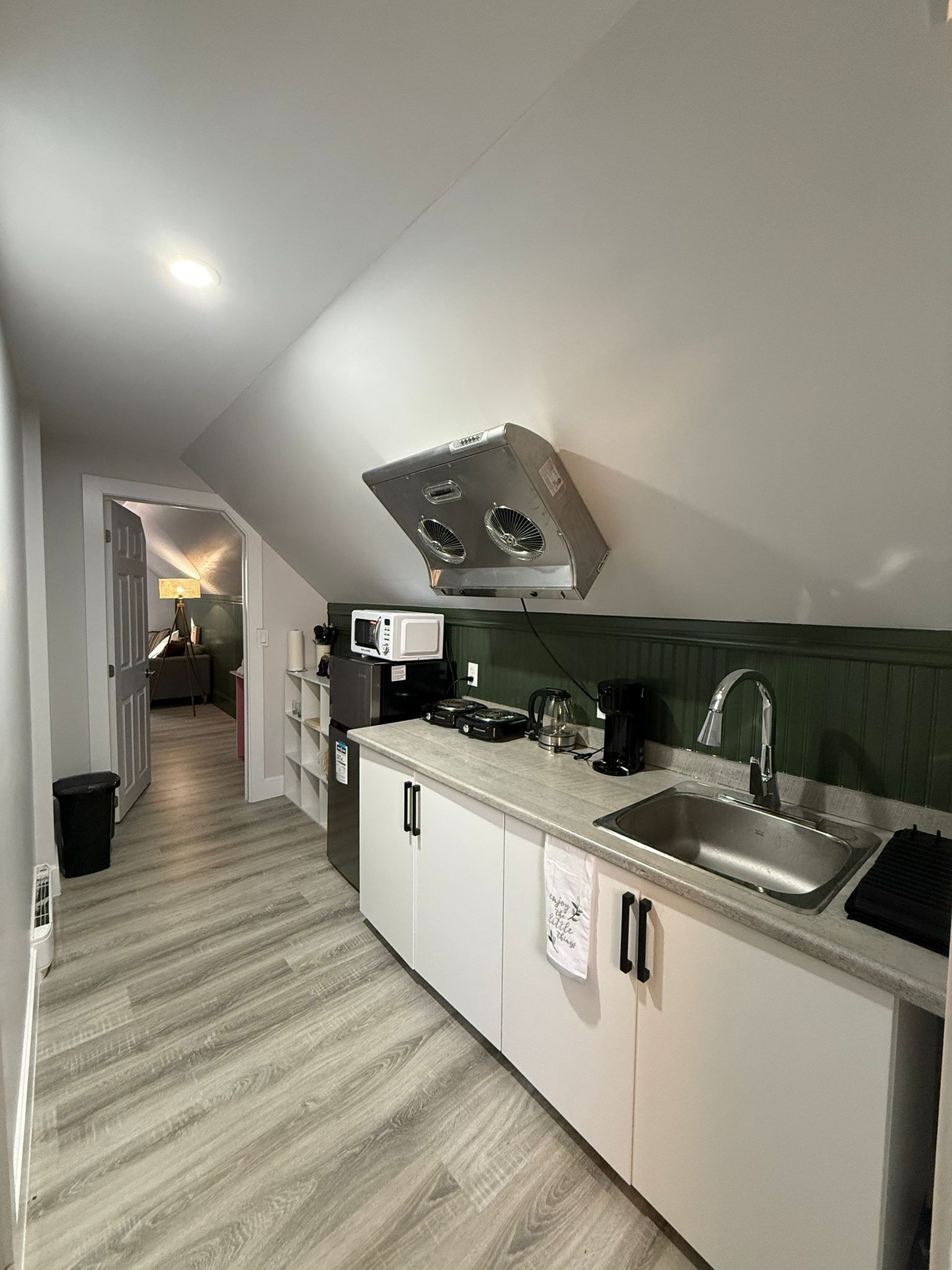 Fridge, microwave, stovetop, coffee/tea maker