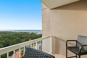 Property grounds - 1BR oceanview studio with private balcony (Miramar Beach)