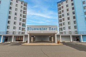 Exterior - Bluewater-Modern 1BR Oasis with Pool & Easy Beach Access (Ocean City)