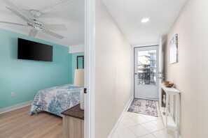 1 bedroom, free WiFi - Bluewater-Modern 1BR Oasis with Pool & Easy Beach Access (Ocean City)