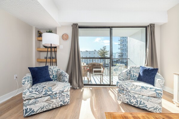 TV - Bluewater-Modern 1BR Oasis with Pool & Easy Beach Access (Ocean City)