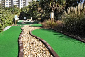 Property grounds - Exclusive 3BR with Gulf views, sleeps 8 (Miramar Beach)