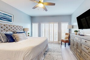 Iron/ironing board, Internet, bed sheets - Exclusive Studio: Balcony, Pool, Beach Access (Miramar Beach)