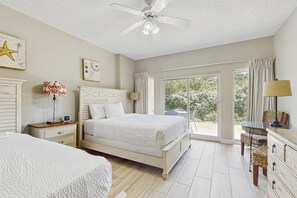 Iron/ironing board, WiFi, bed sheets - Exclusive studio: Beach & hot tub access (Miramar Beach)