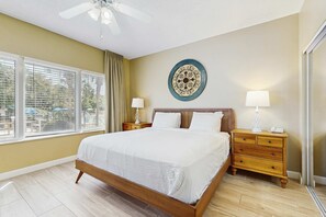 2 bedrooms, iron/ironing board, WiFi - 2BR Resort Condo: Beach Access & Pools (Miramar Beach)